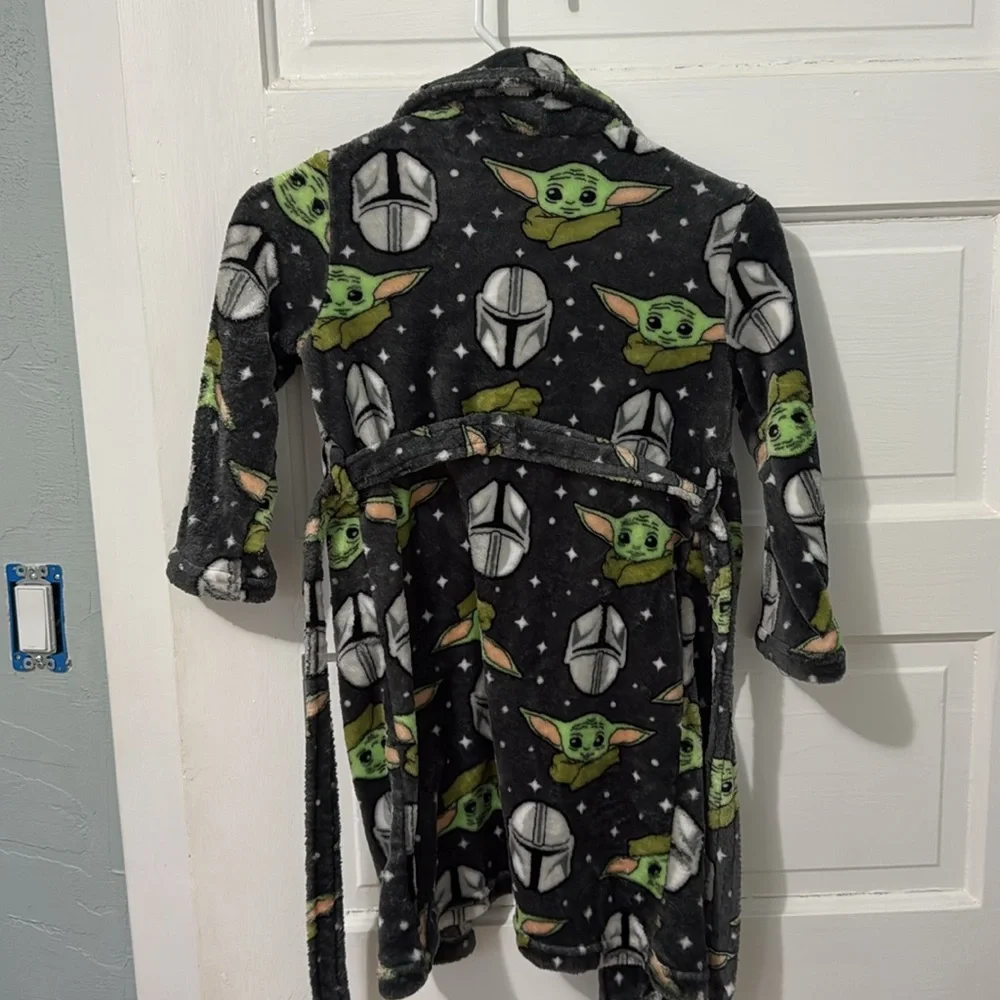 Kid’s Baby Yoda Robe Size 4/5 - Picture 5 of 5